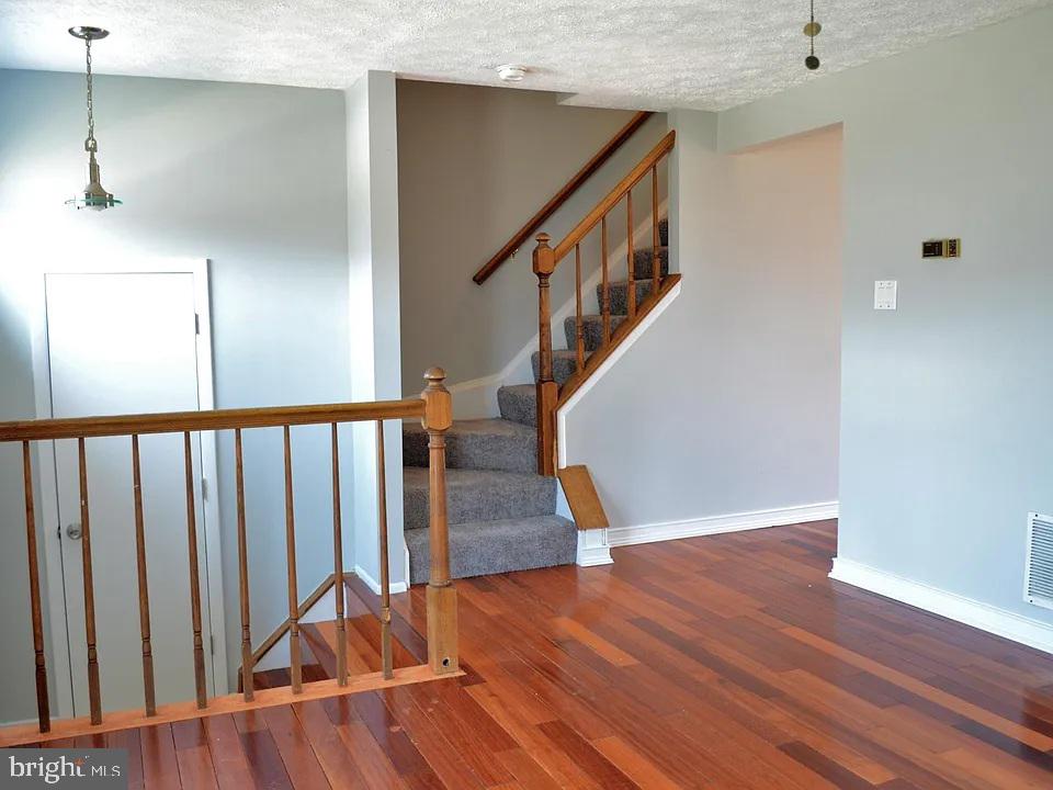 49 ROCKY BROOK COURT