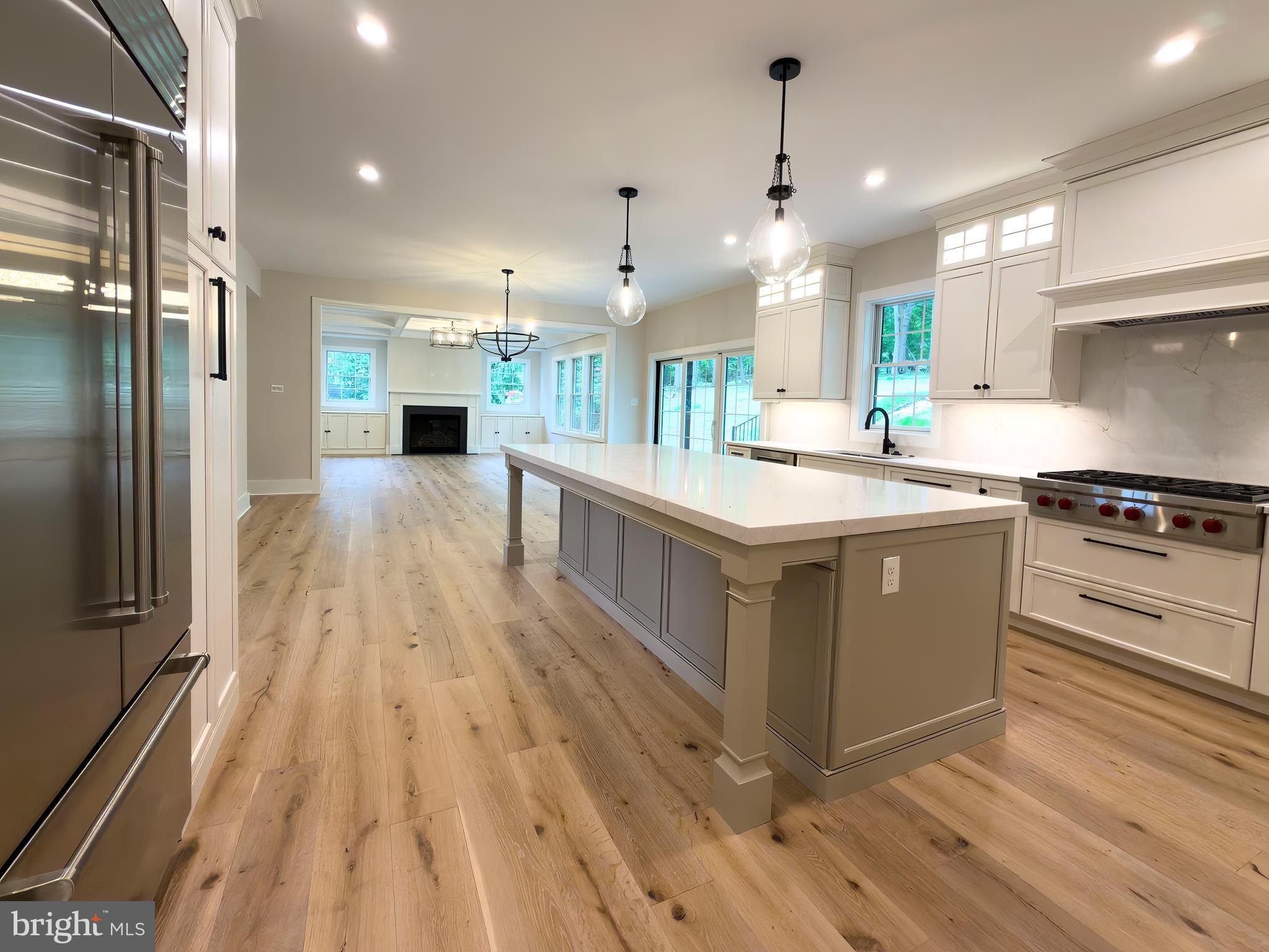 COLONIAL VILLAGE - Residential
