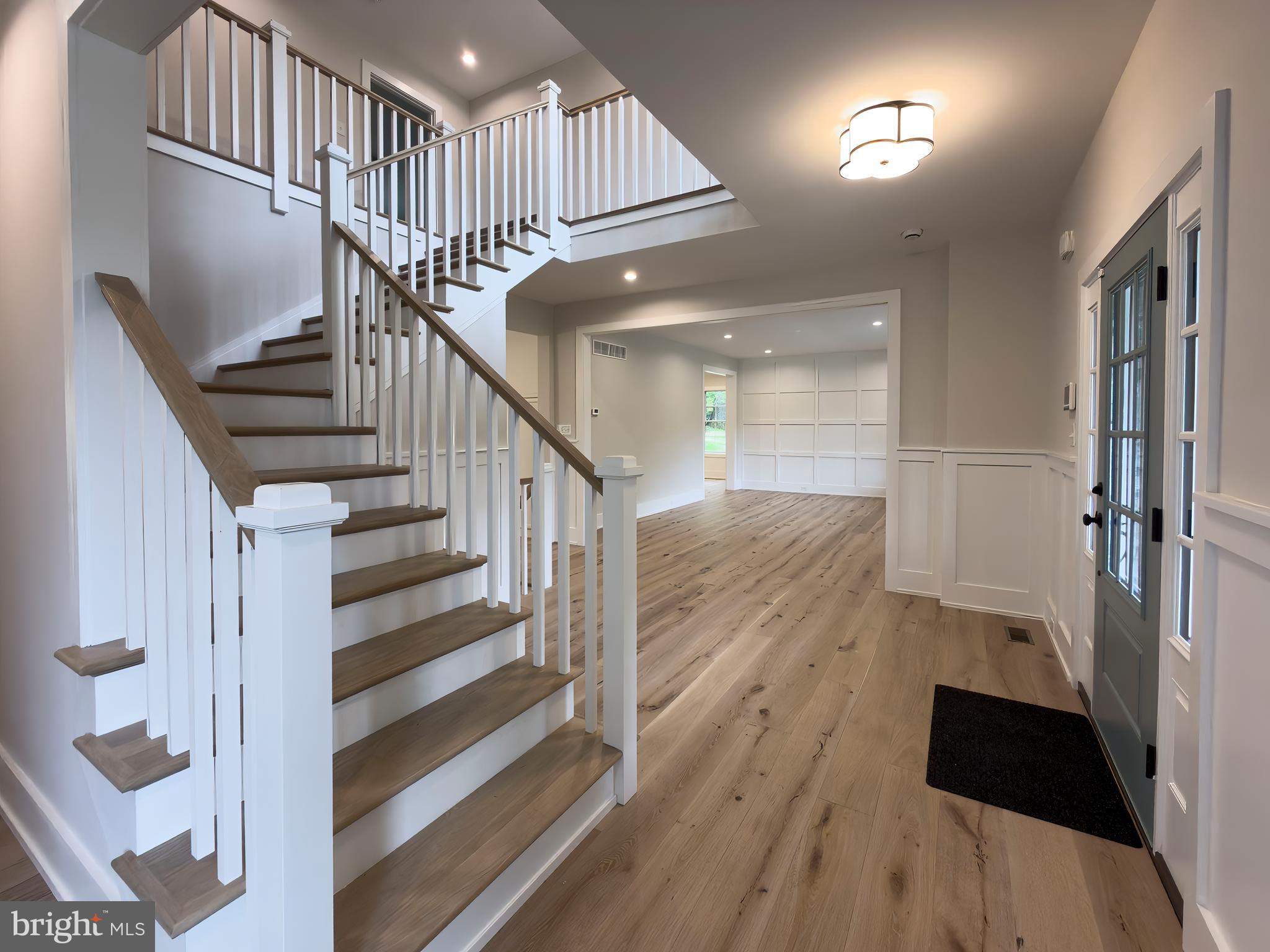 COLONIAL VILLAGE - Residential