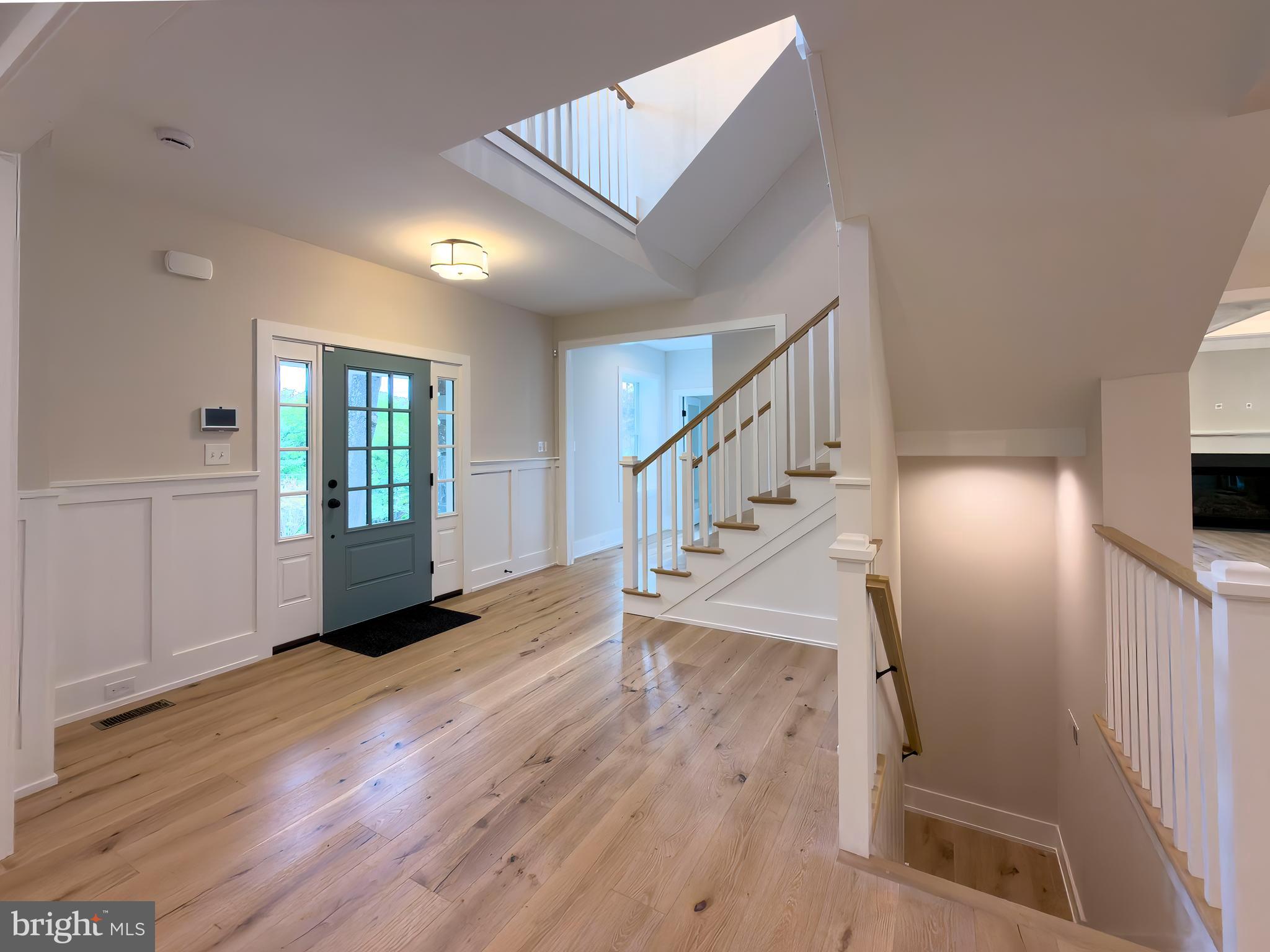 COLONIAL VILLAGE - Residential