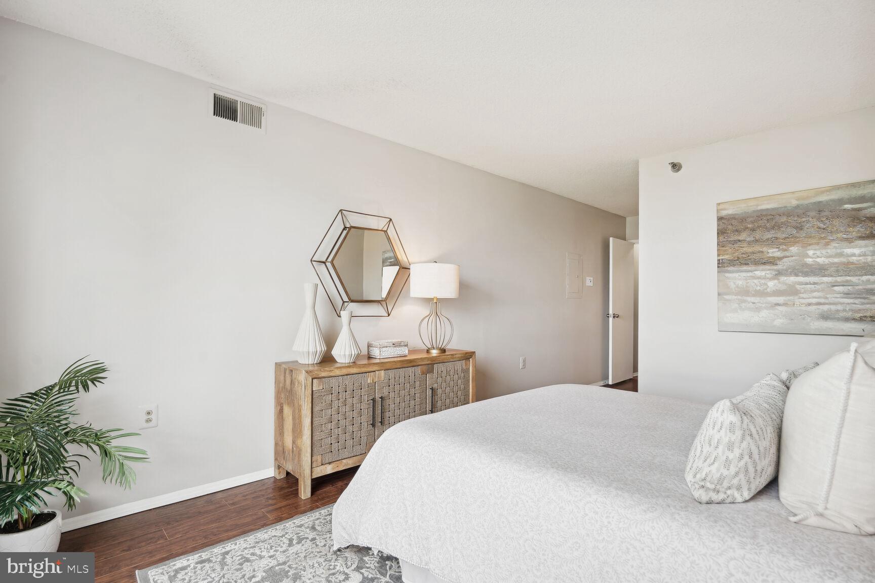 TYSONS CORNER - Residential