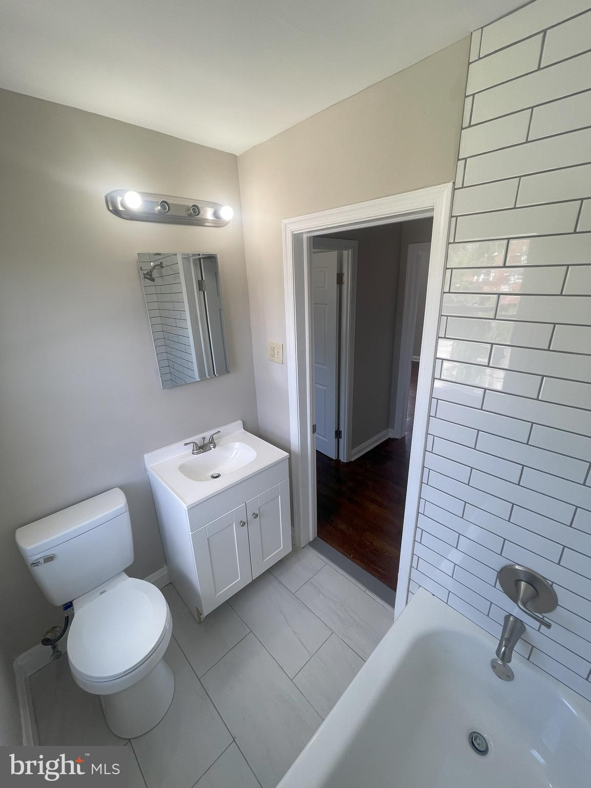 IDLEWOOD - Residential Lease