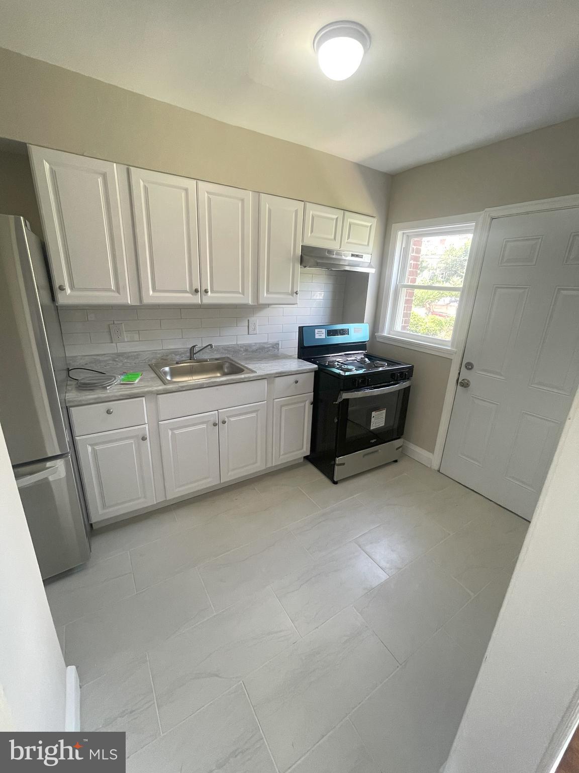 IDLEWOOD - Residential Lease