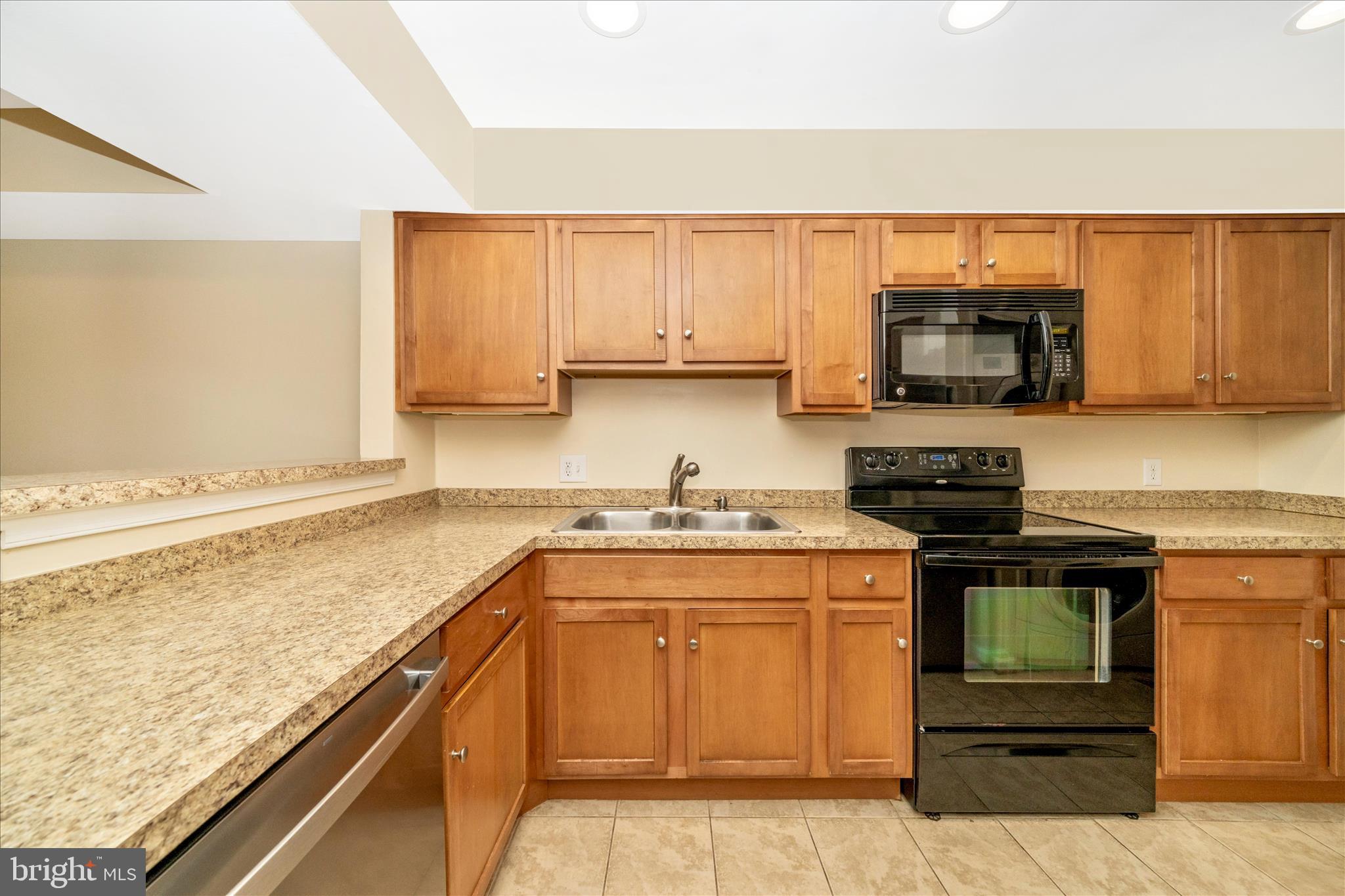 THE GABLES ON TUCKERMAN - Residential