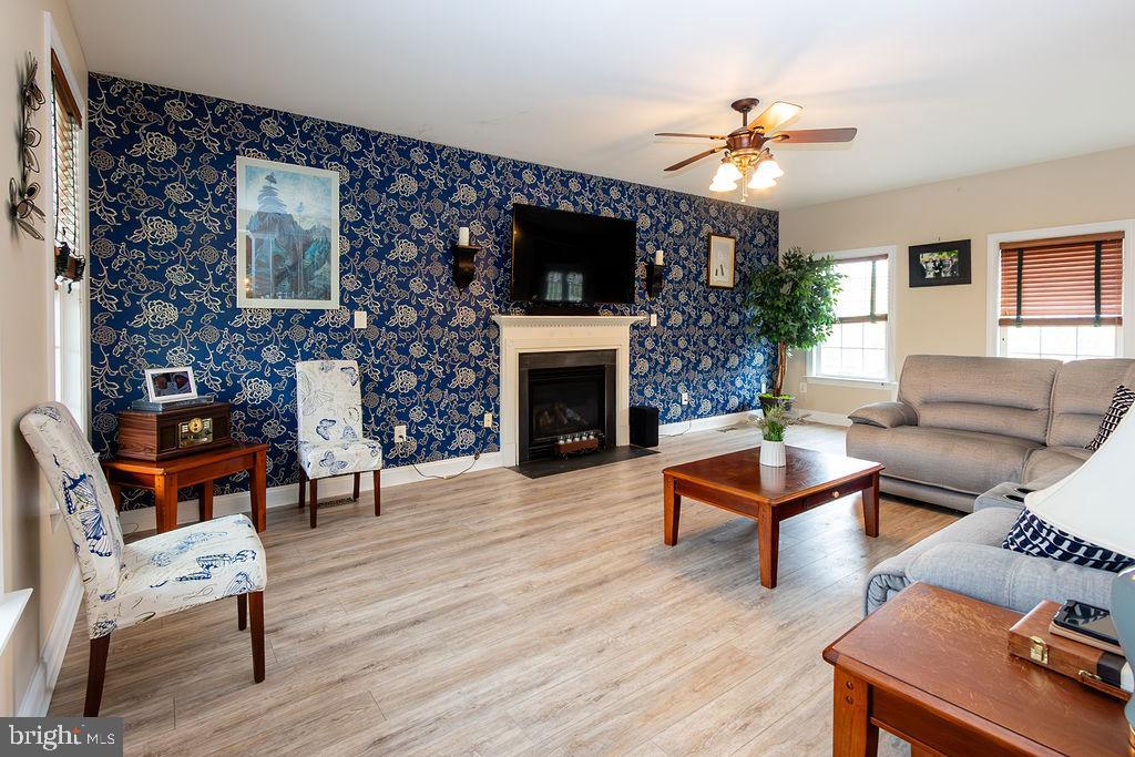 ACADEMY HILLS - Residential