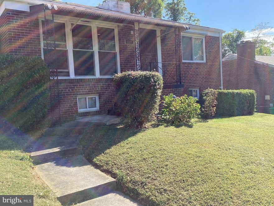 Investor's dream or a handy man special! Minor repairs for a major payoff. Priced to sell quickly. Go and show - this won't last long! Property is being sold in as-is condition.