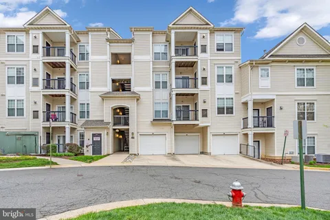 11355 Aristotle Drive Unit 213, Fairfax, VA MLS: VAFX2232324
