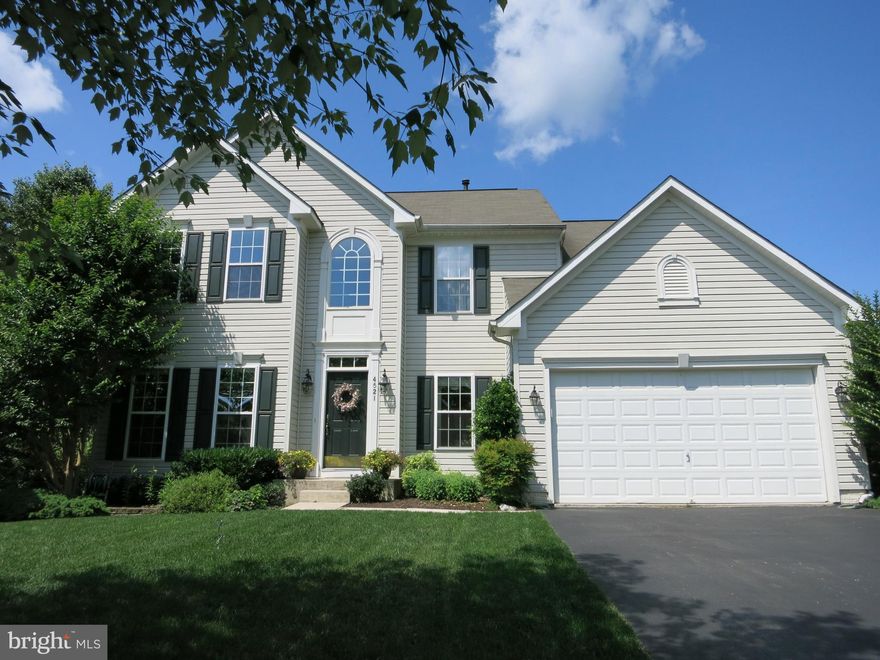 BEST BUY IN THIS PRICE RANGE! *GORGEOUS HOME W/AWESOME VIEWS*  2 STORY FOY, LIB &  DR W/HDWD FLRS* GREAT KITCHEN W/ ISLAND, SILESTONE CNTRS, BACKSPLSH, 18X18 CER TILE FLR,* SUNROOM W/2 WALLS OF WNDWS, CATH CEIL & FRENCH DR TO AWESOME SCREEN TREX PORCH / DECK*  FAM RM W/ GAS FP & WALL OF WNDWS* MSTR BR W/SIT AREA,TRAY CEIL, 2 WLK-INS & BA* FIN W/O BSMT W/REC RM & 1/2 BA W/R-I FOR TUB/SHWR* SCHOOLS!