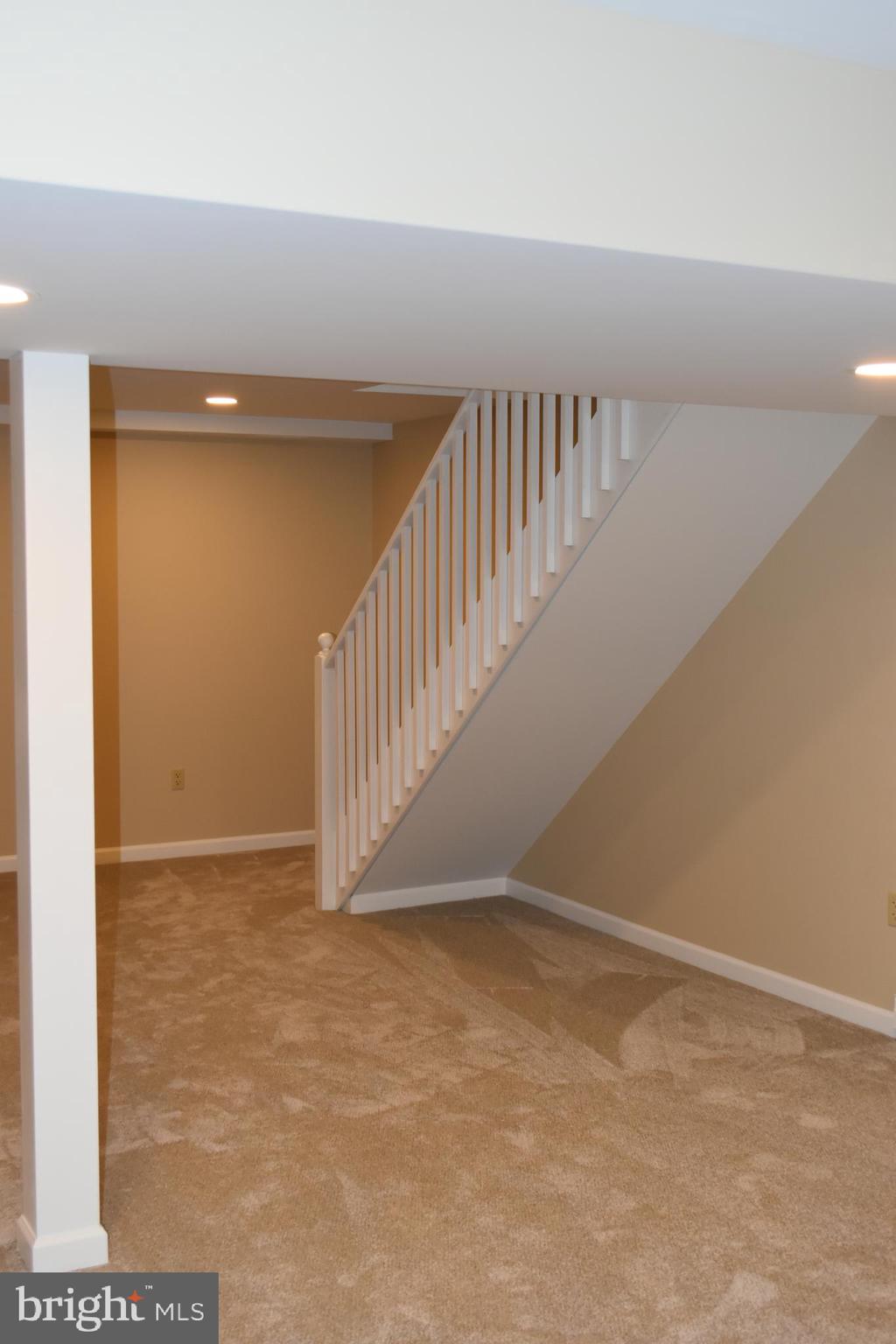 HAMPDEN COURT - Residential Lease