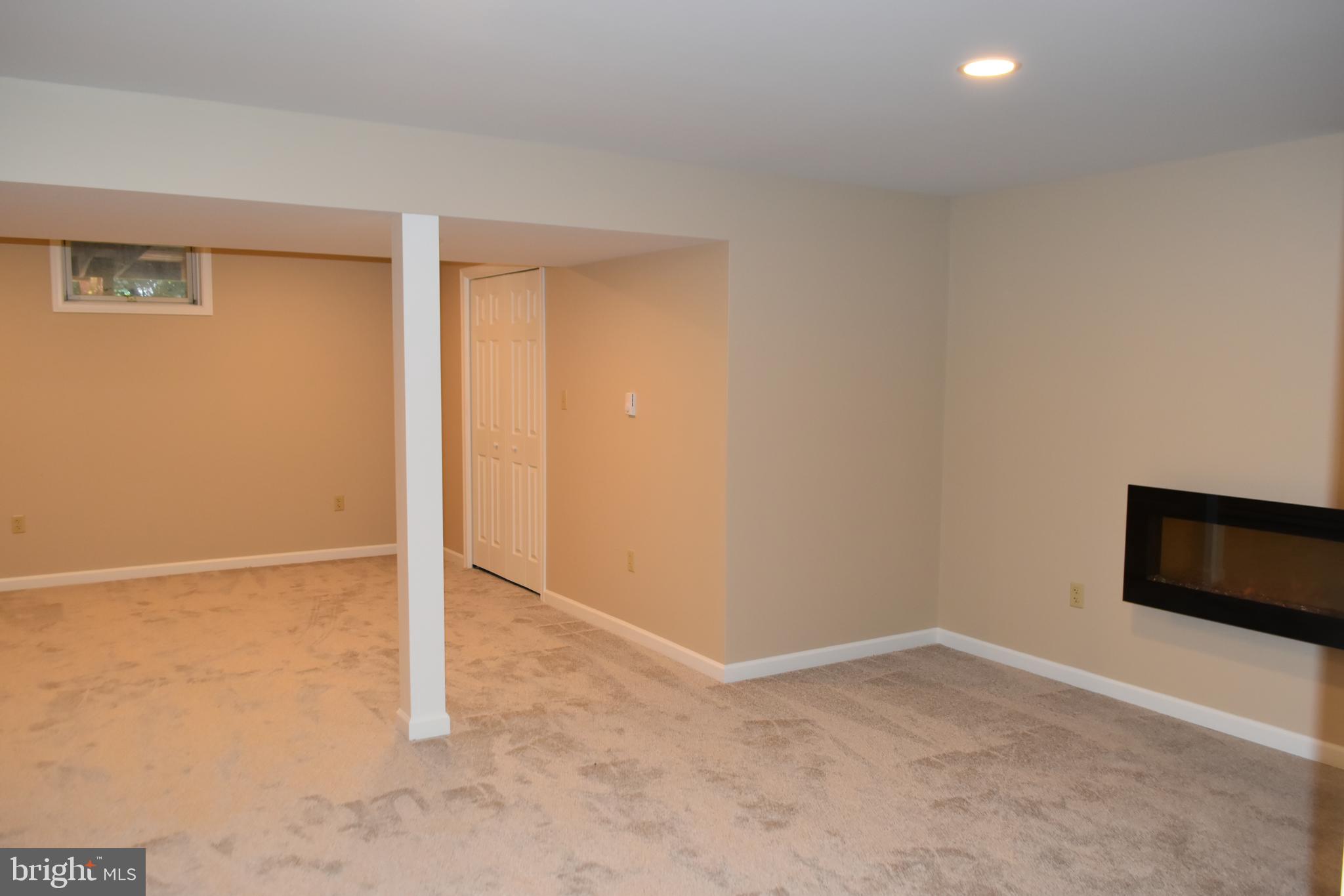 HAMPDEN COURT - Residential Lease