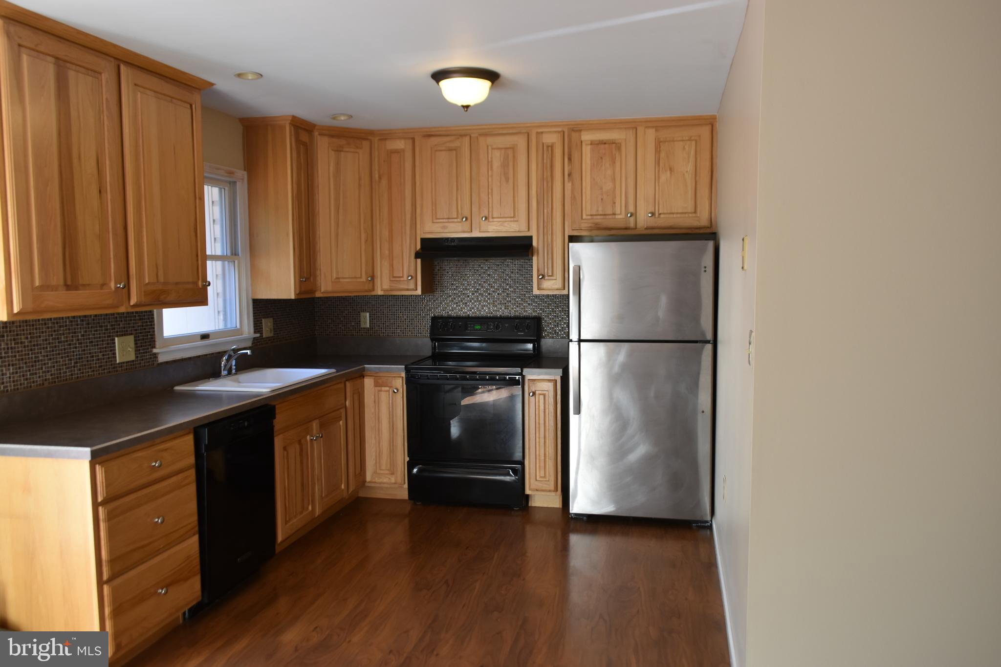 HAMPDEN COURT - Residential Lease