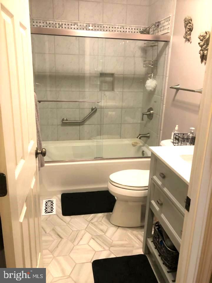 HAMPDEN COURT - Residential Lease