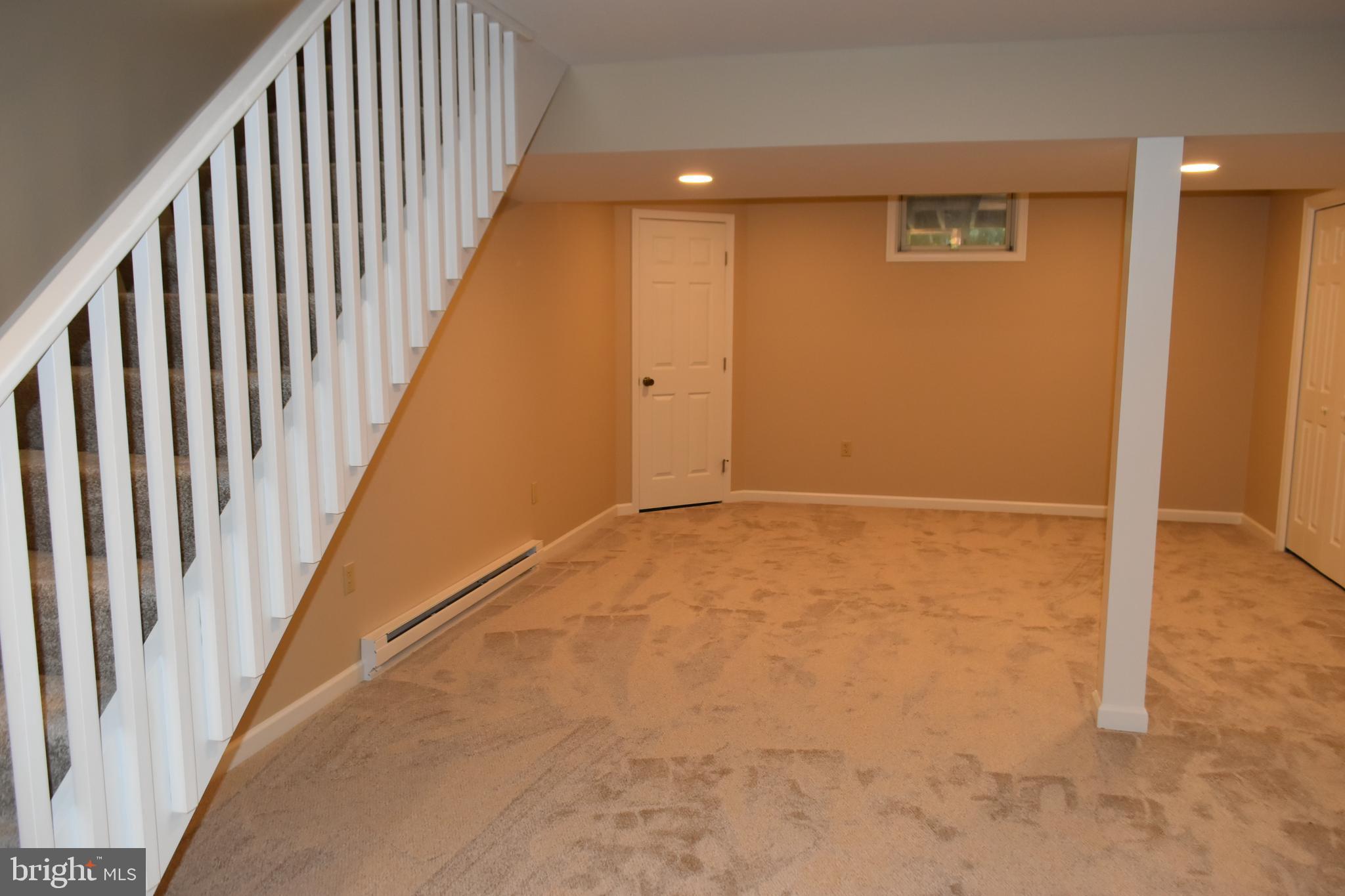 HAMPDEN COURT - Residential Lease