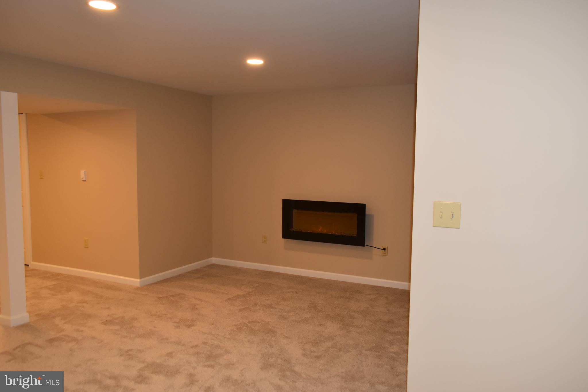 HAMPDEN COURT - Residential Lease