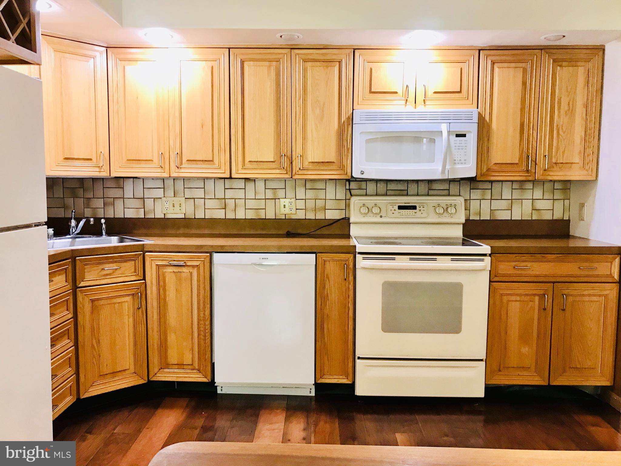 VALLEYBROOK - Residential Lease