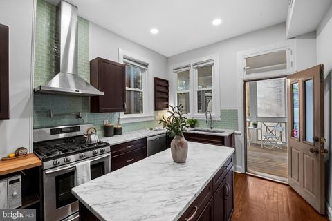 Photo of 102 S Washington Street, BALTIMORE, MD 21231 (MLS # MDBA2187932)