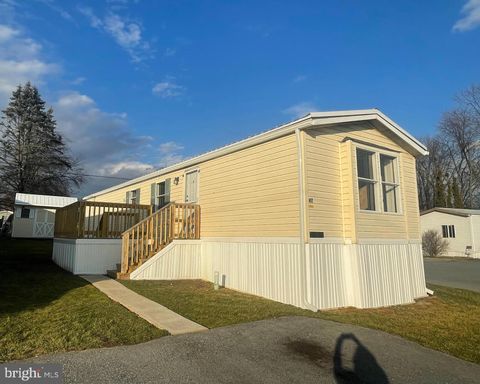 Photo of 47 MOLLIE DR, EPHRATA, PA 17522 (MLS # PALA2029328)