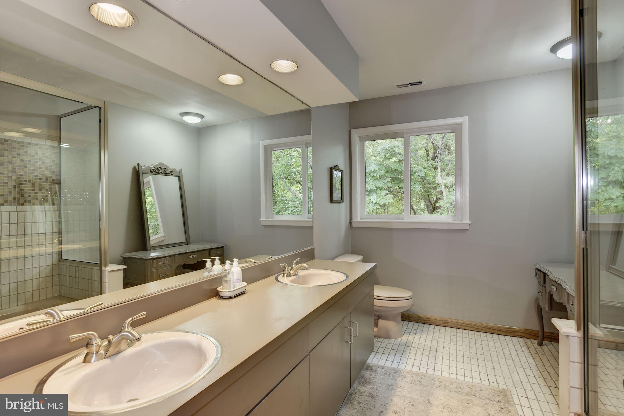 HOBBITS GLEN - Residential