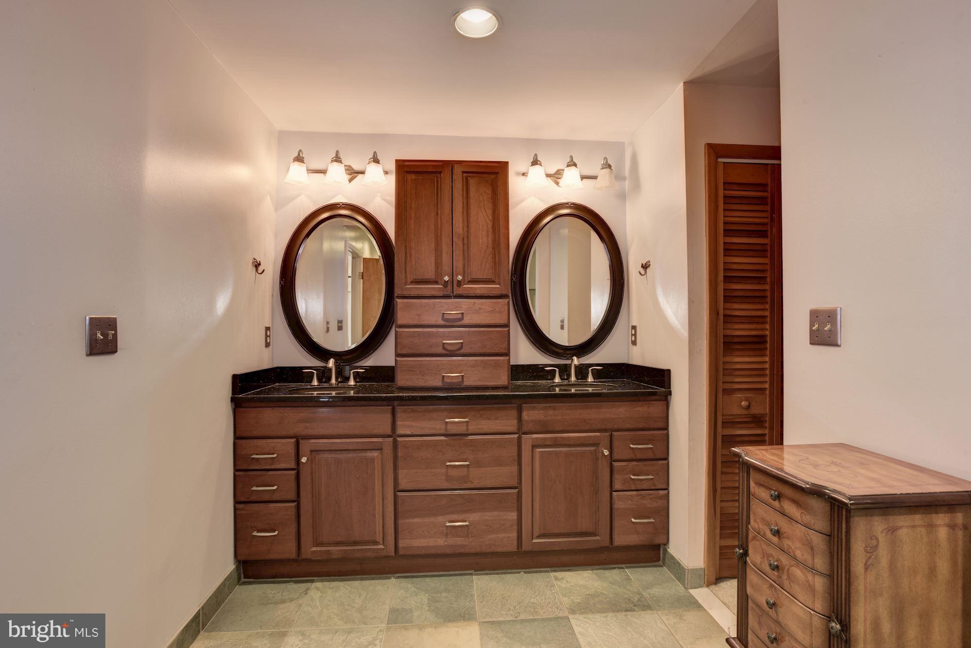 HOBBITS GLEN - Residential