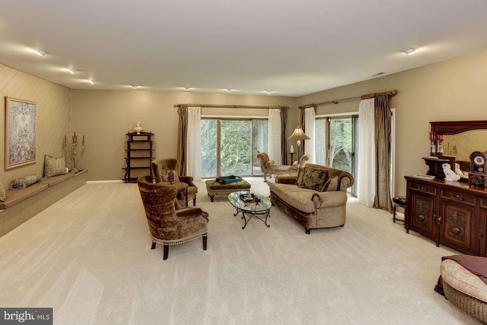 HOBBITS GLEN - Residential