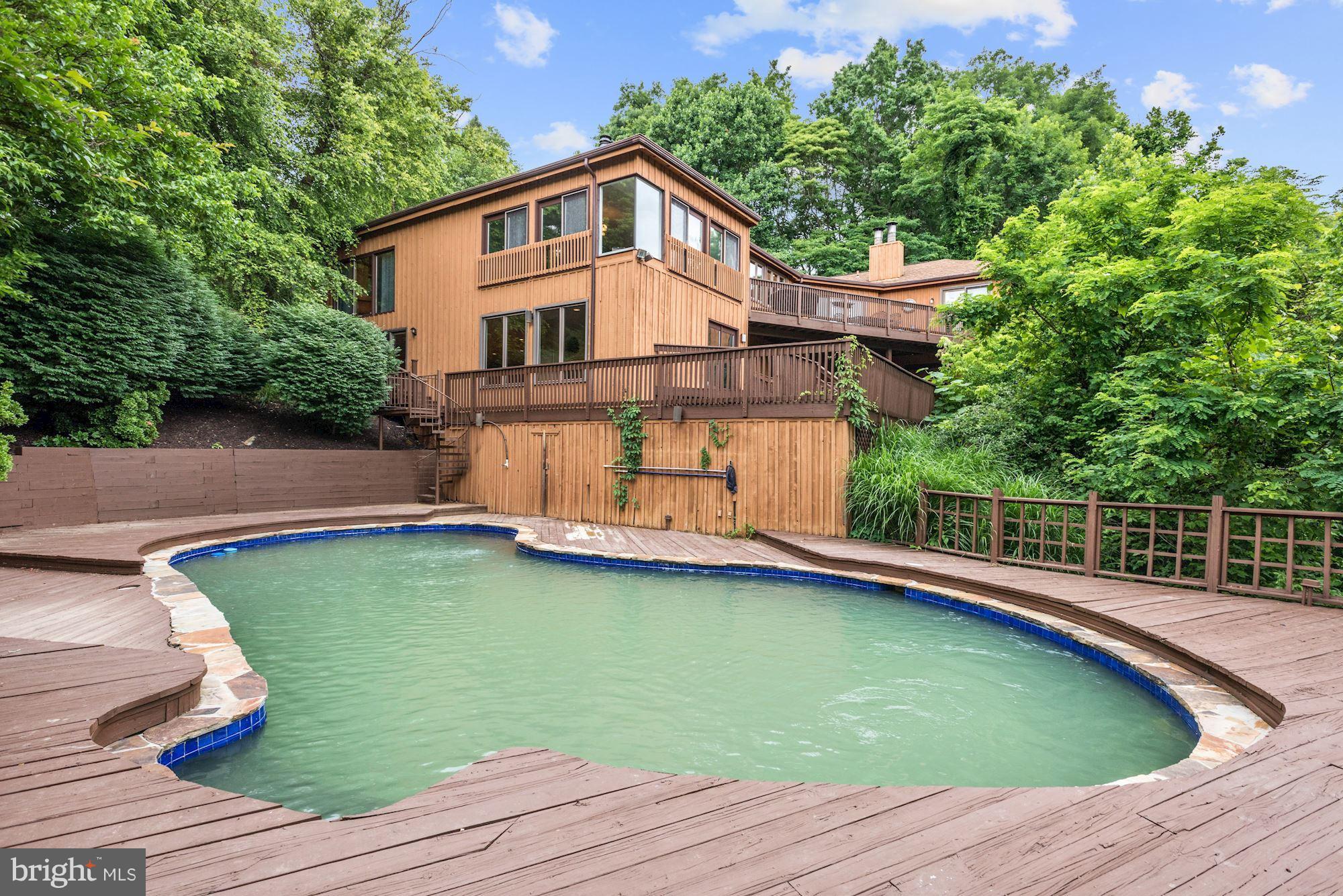 HOBBITS GLEN - Residential