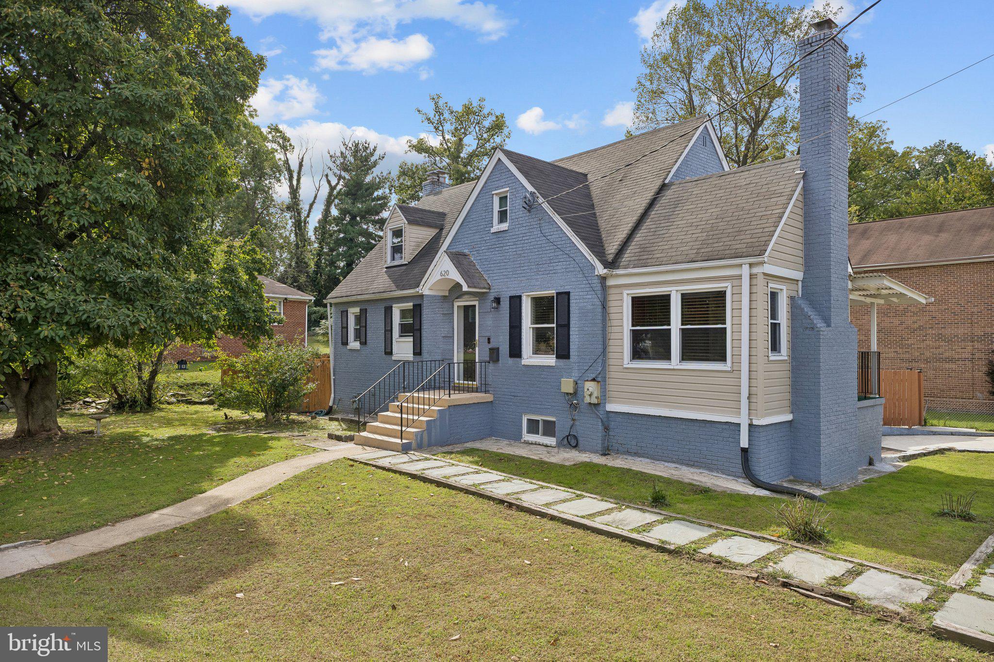 620 UNIVERSITY BOULEVARD W