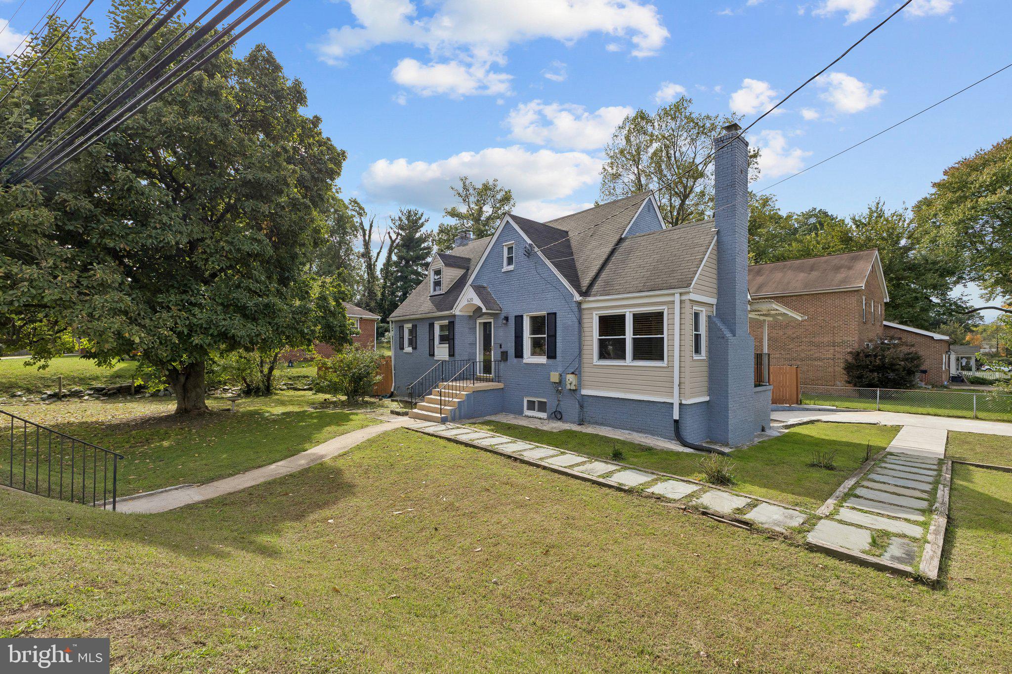 620 UNIVERSITY BOULEVARD W