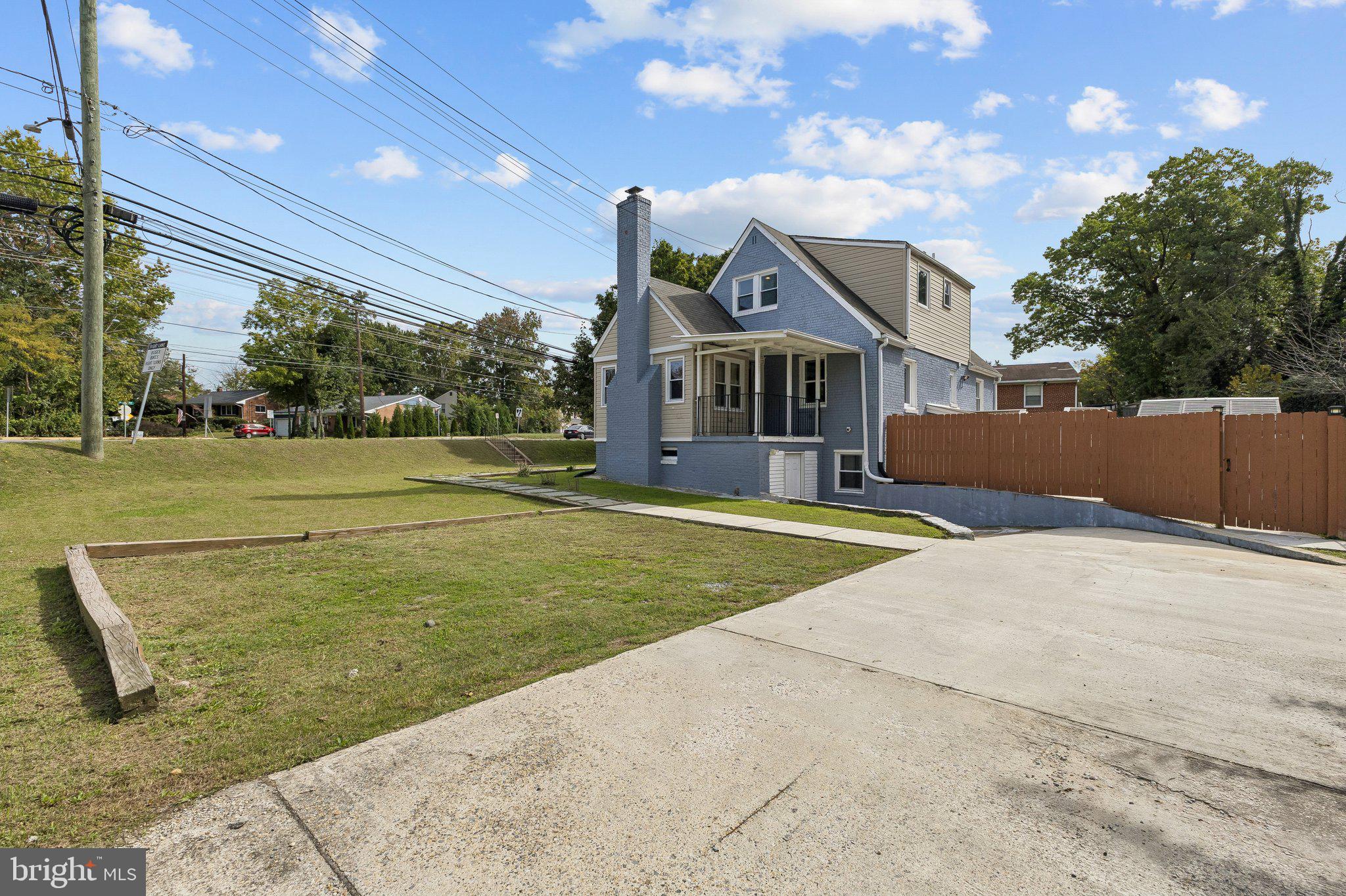 620 UNIVERSITY BOULEVARD W