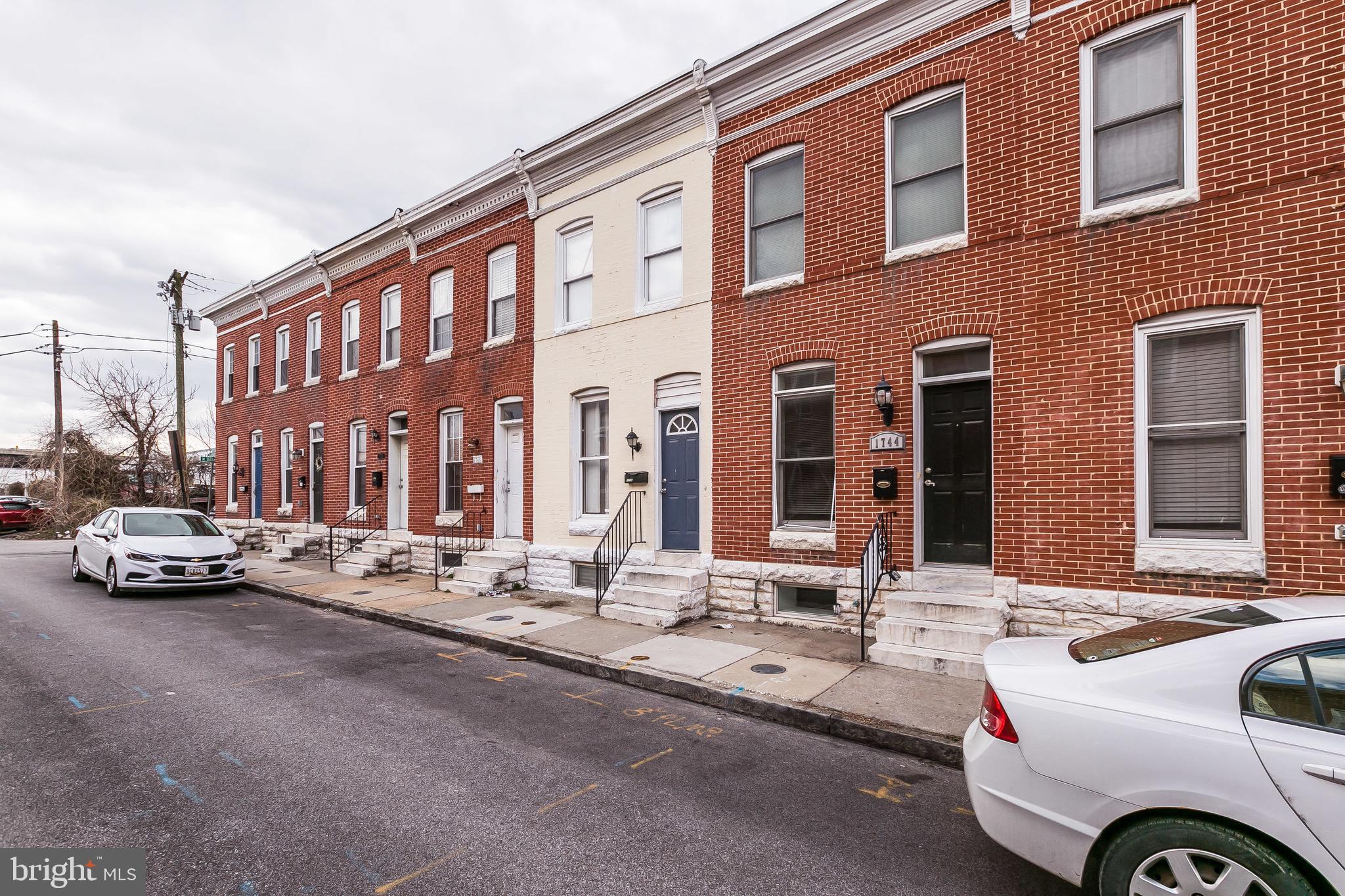 FANTASTIC 4 BR 3.5 BA ROWHOME AVAILABLE IN SOUGHT AFTER FEDERAL HILL WITH 1 CAR PARKING AND ROOF TOP DECK! SCHEDULE YOUR PRIVATE SHOWING TODAY!