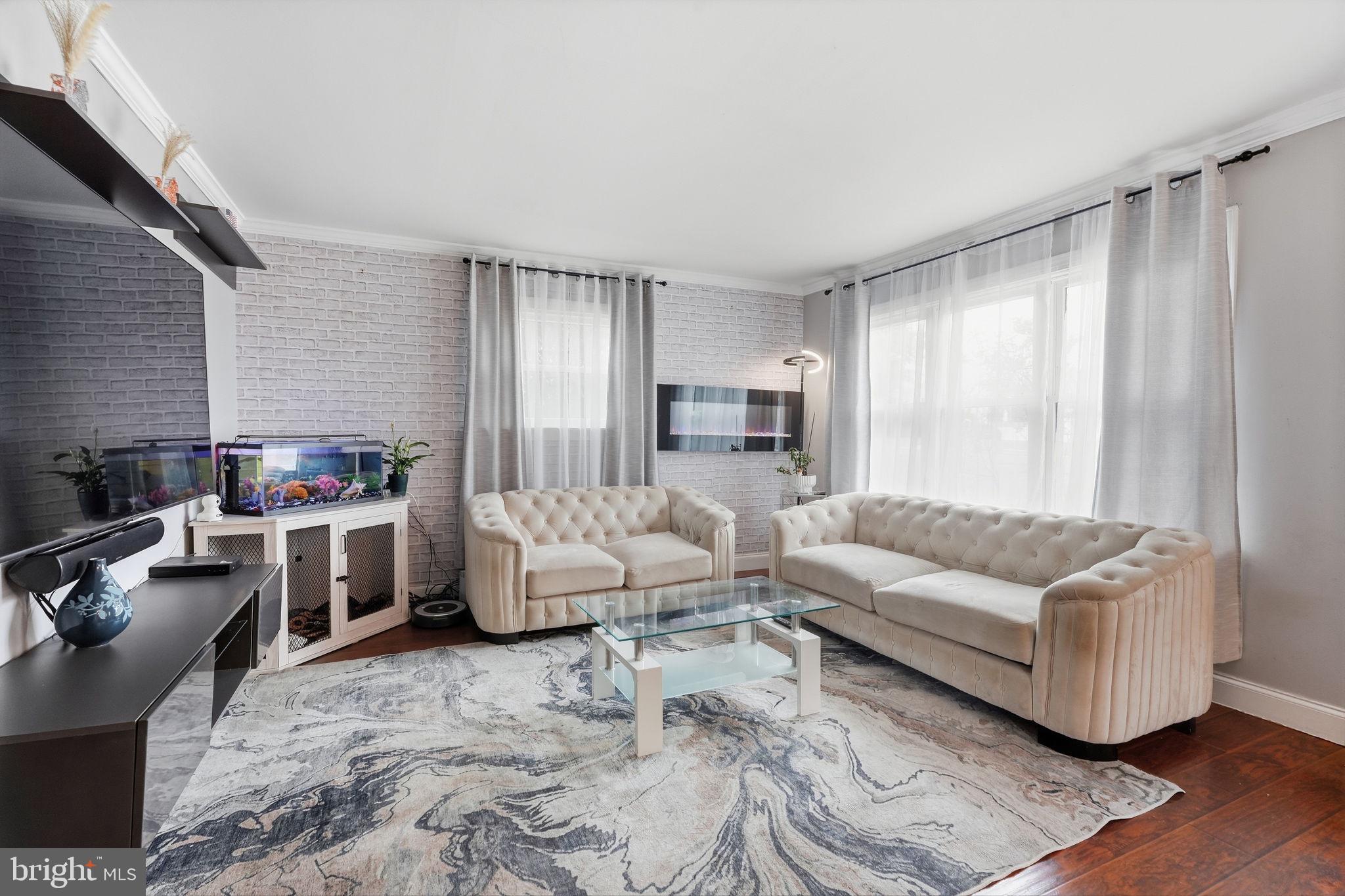 1326 CLOVERLY ROAD