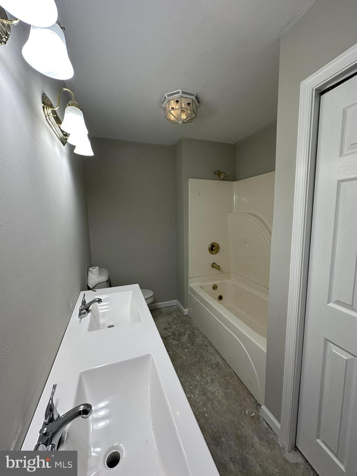 FAYETTEVILLE COMMONS - Residential