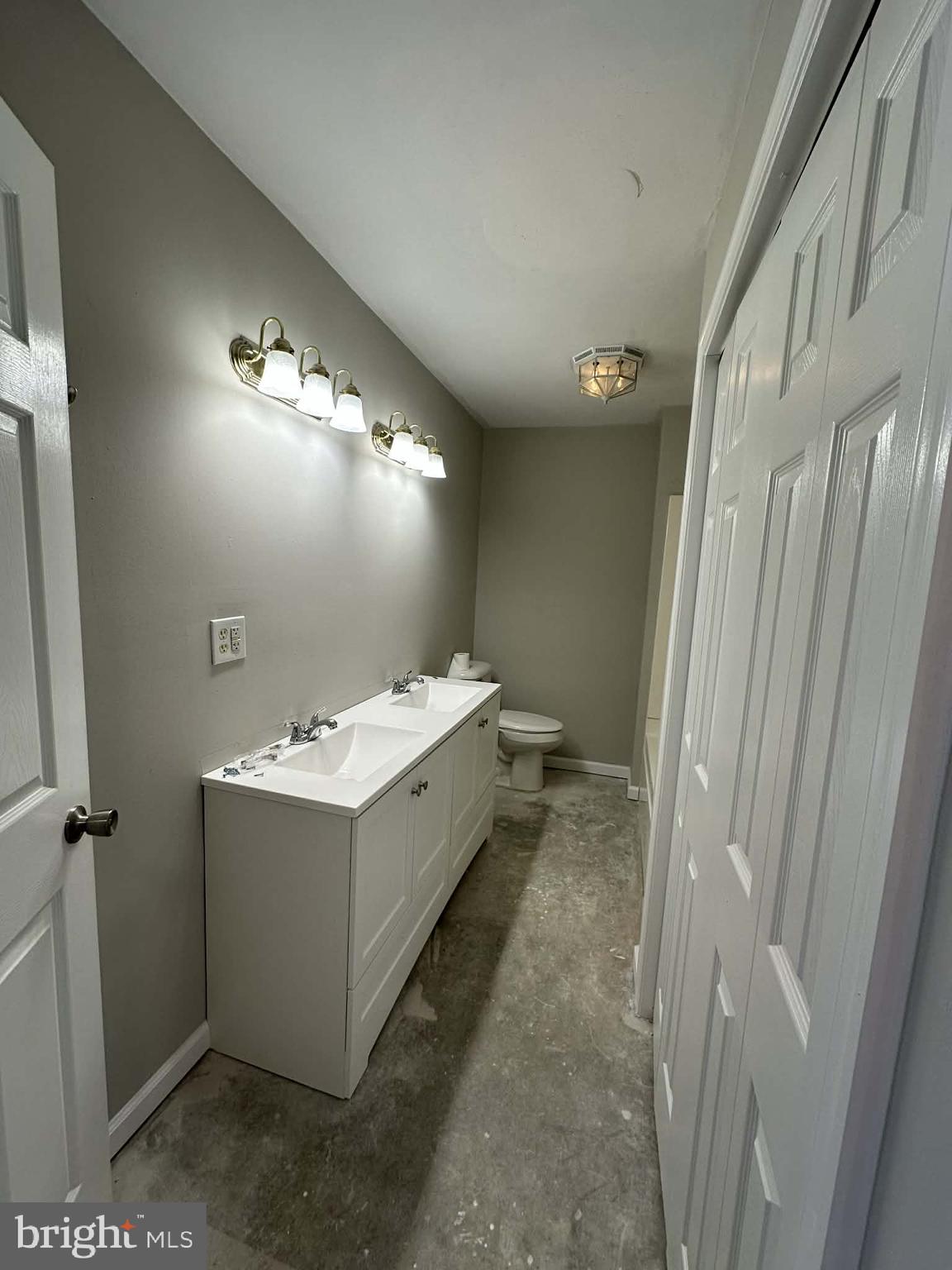 FAYETTEVILLE COMMONS - Residential