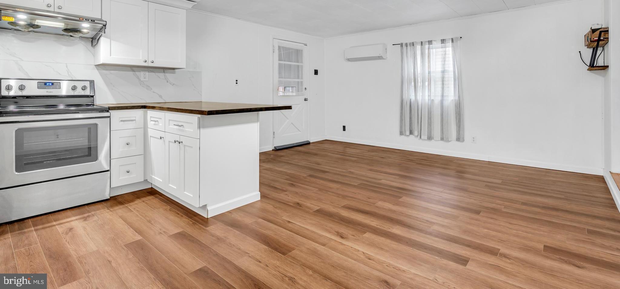 COLONIAL PARK - Residential