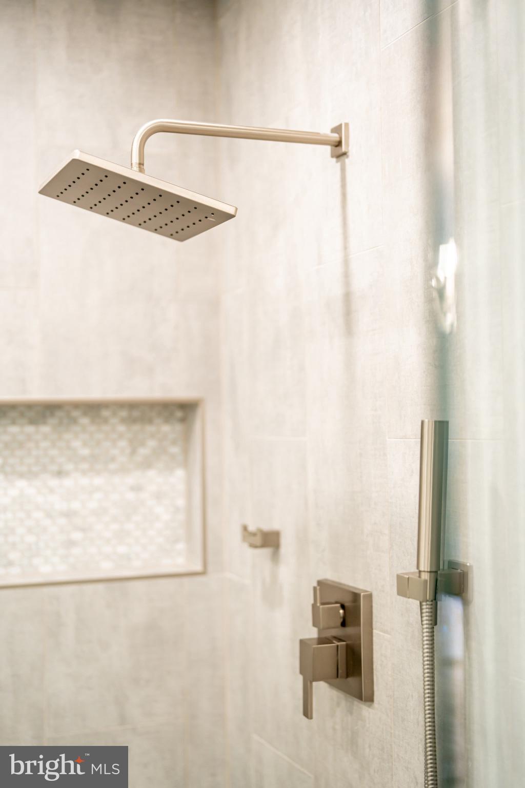 BANNOCKBURN ESTATES - Residential Lease