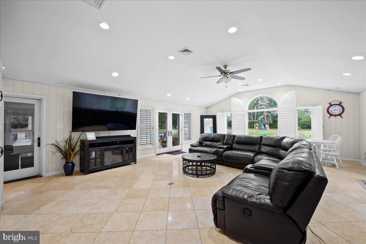 BRIDLE PATH MANOR - Residential