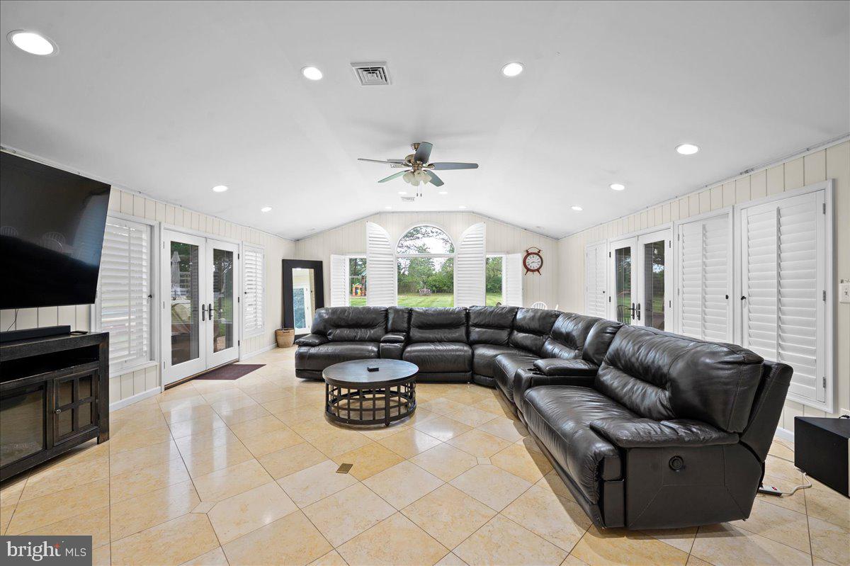 1653 BRIDLE PATH DRIVE