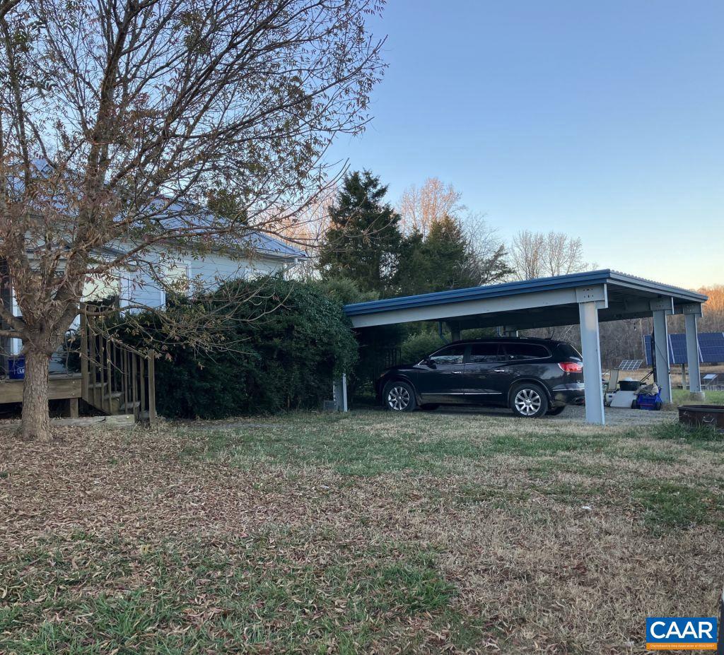 877 HOLLAND CREEK RD