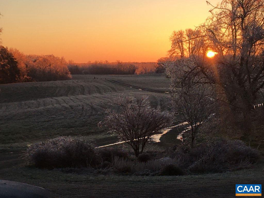 877 HOLLAND CREEK RD