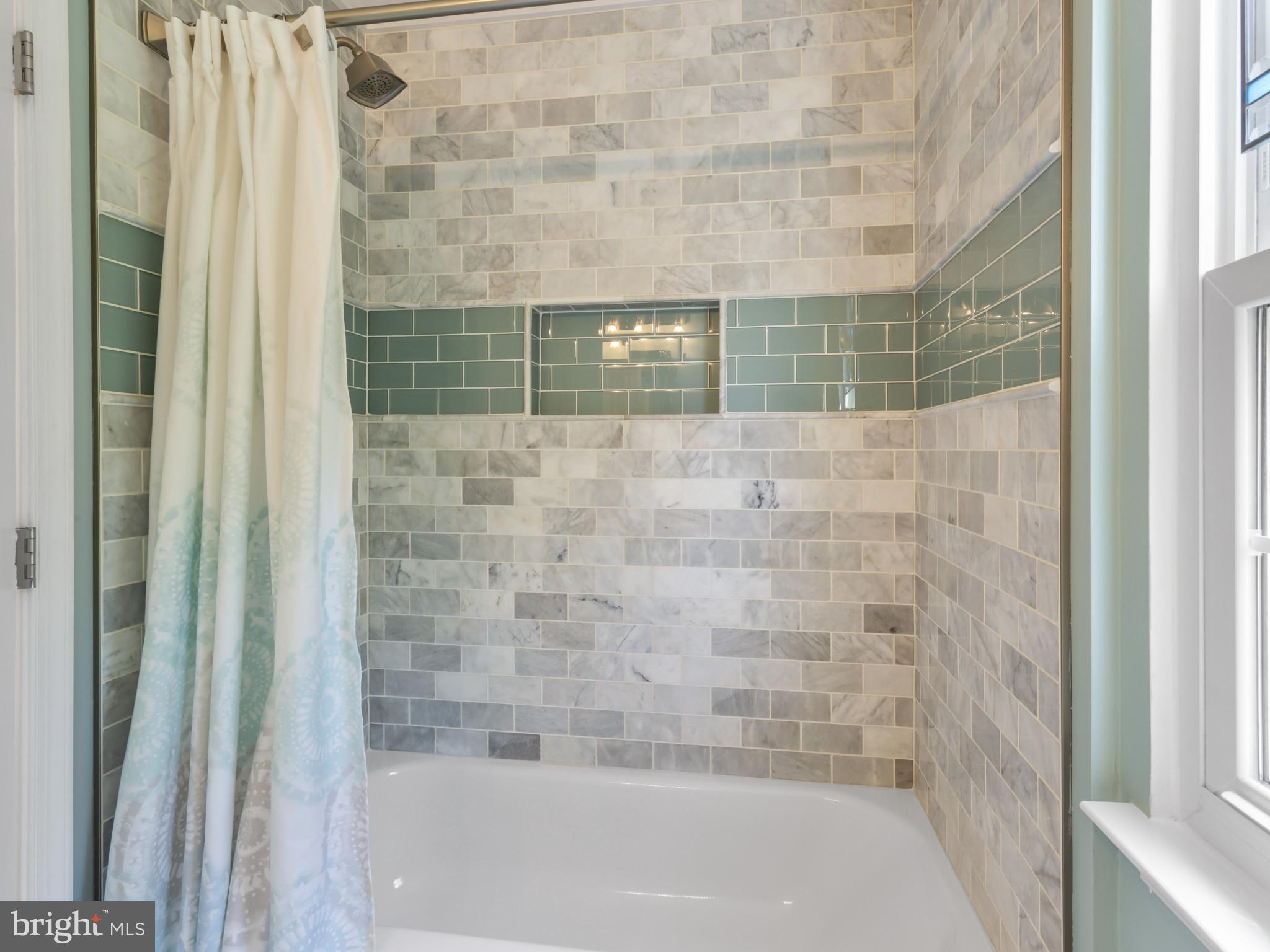 COLLEGE PARKWAY PLACE - Residential