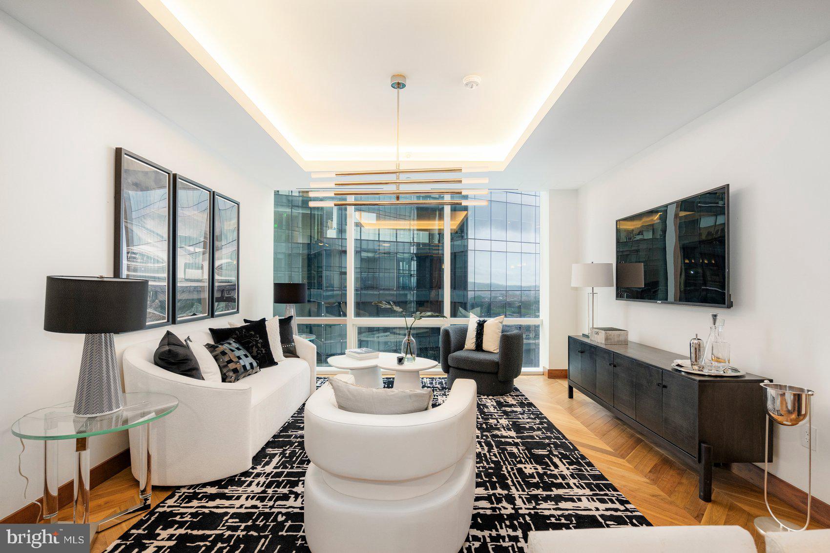 FOUR SEASONS PRIVATE RESIDENCES - Residential Lease