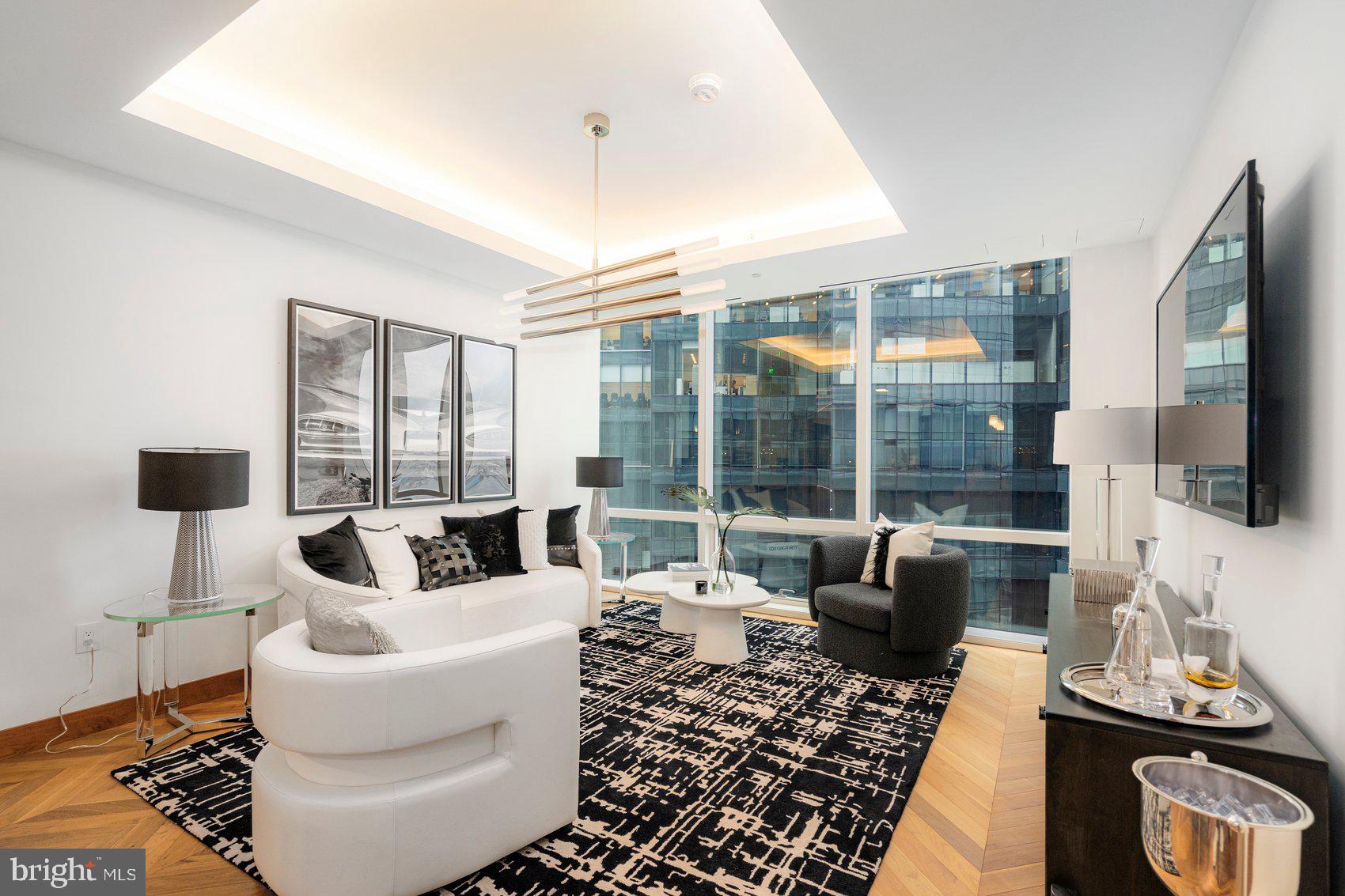 FOUR SEASONS PRIVATE RESIDENCES - Residential Lease