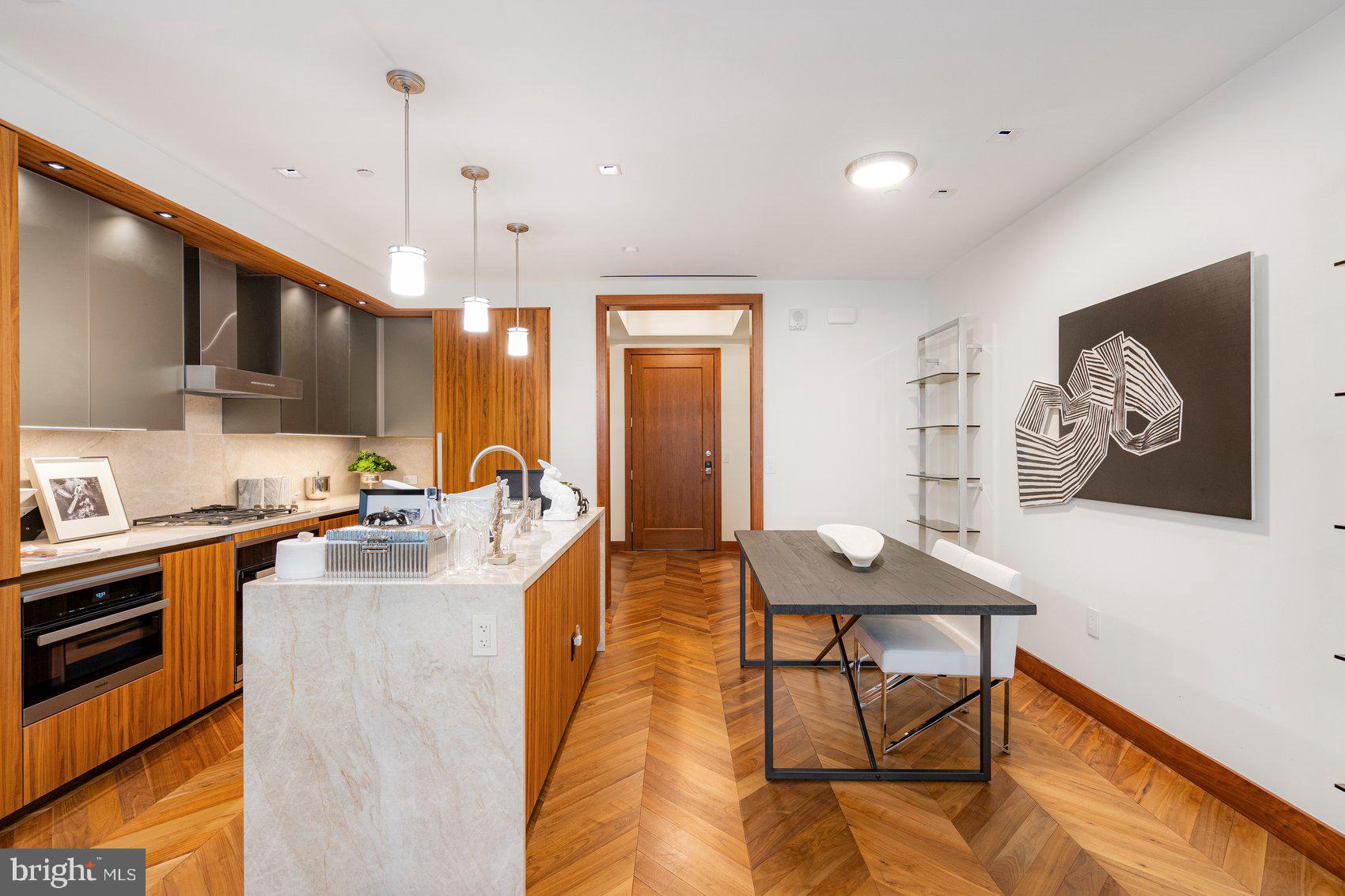 FOUR SEASONS PRIVATE RESIDENCES - Residential Lease