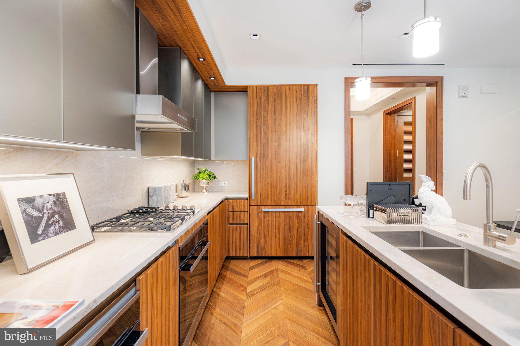 FOUR SEASONS PRIVATE RESIDENCES - Residential Lease