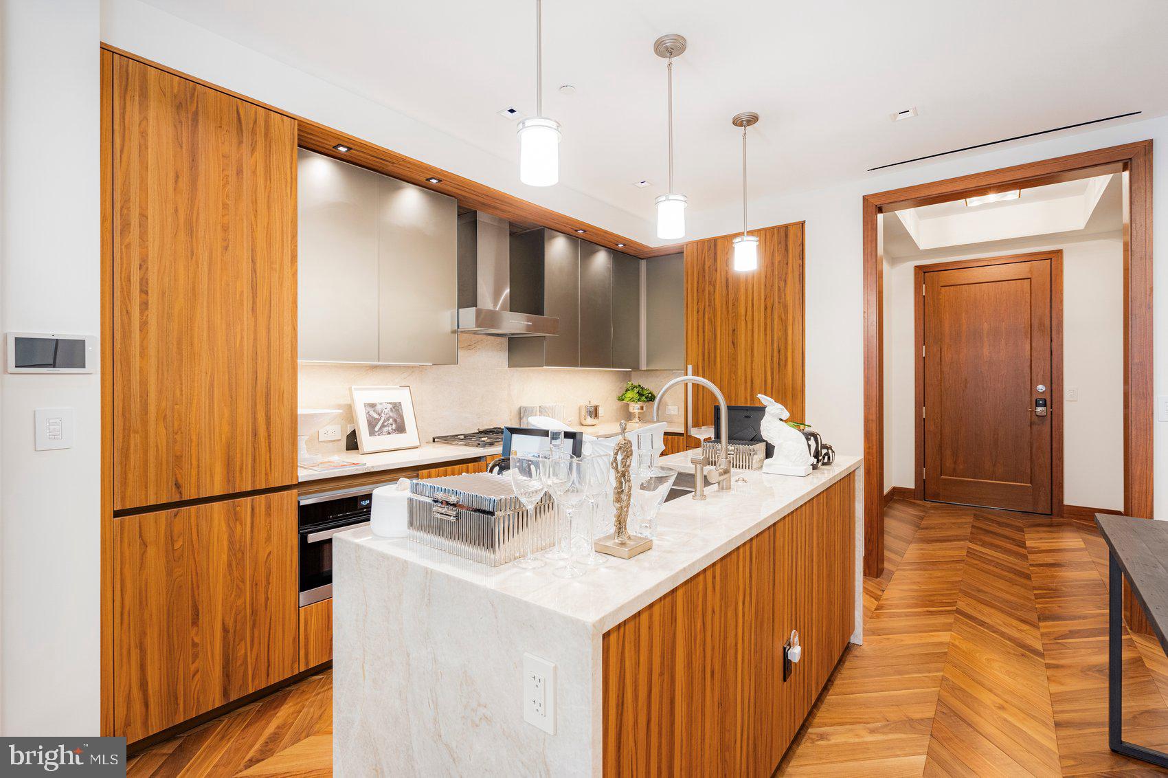 FOUR SEASONS PRIVATE RESIDENCES - Residential Lease