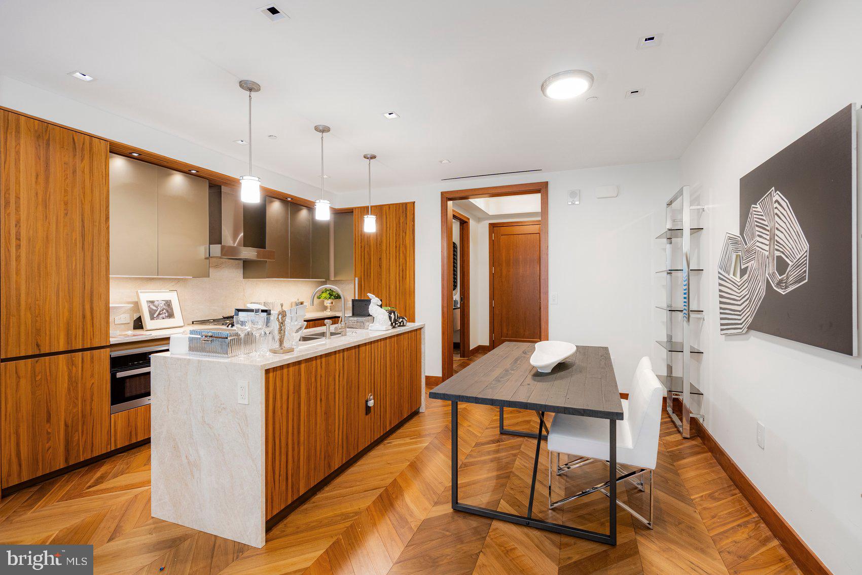 FOUR SEASONS PRIVATE RESIDENCES - Residential Lease