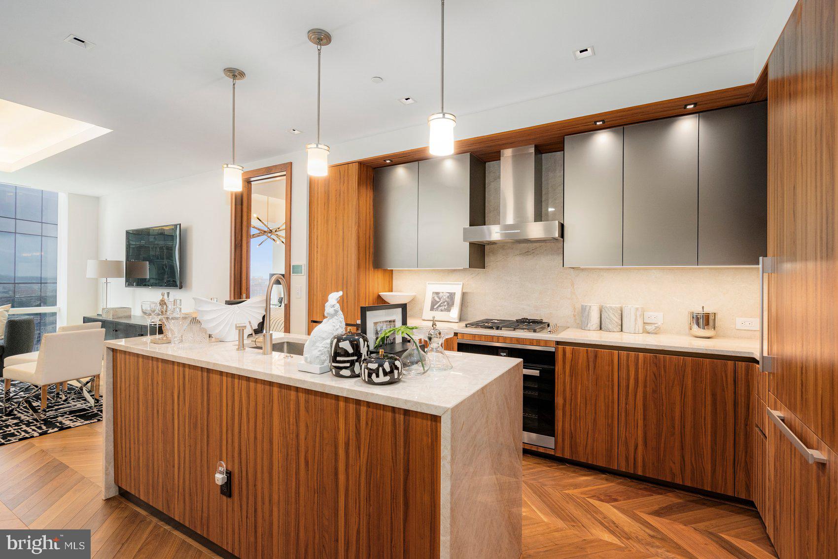 FOUR SEASONS PRIVATE RESIDENCES - Residential Lease