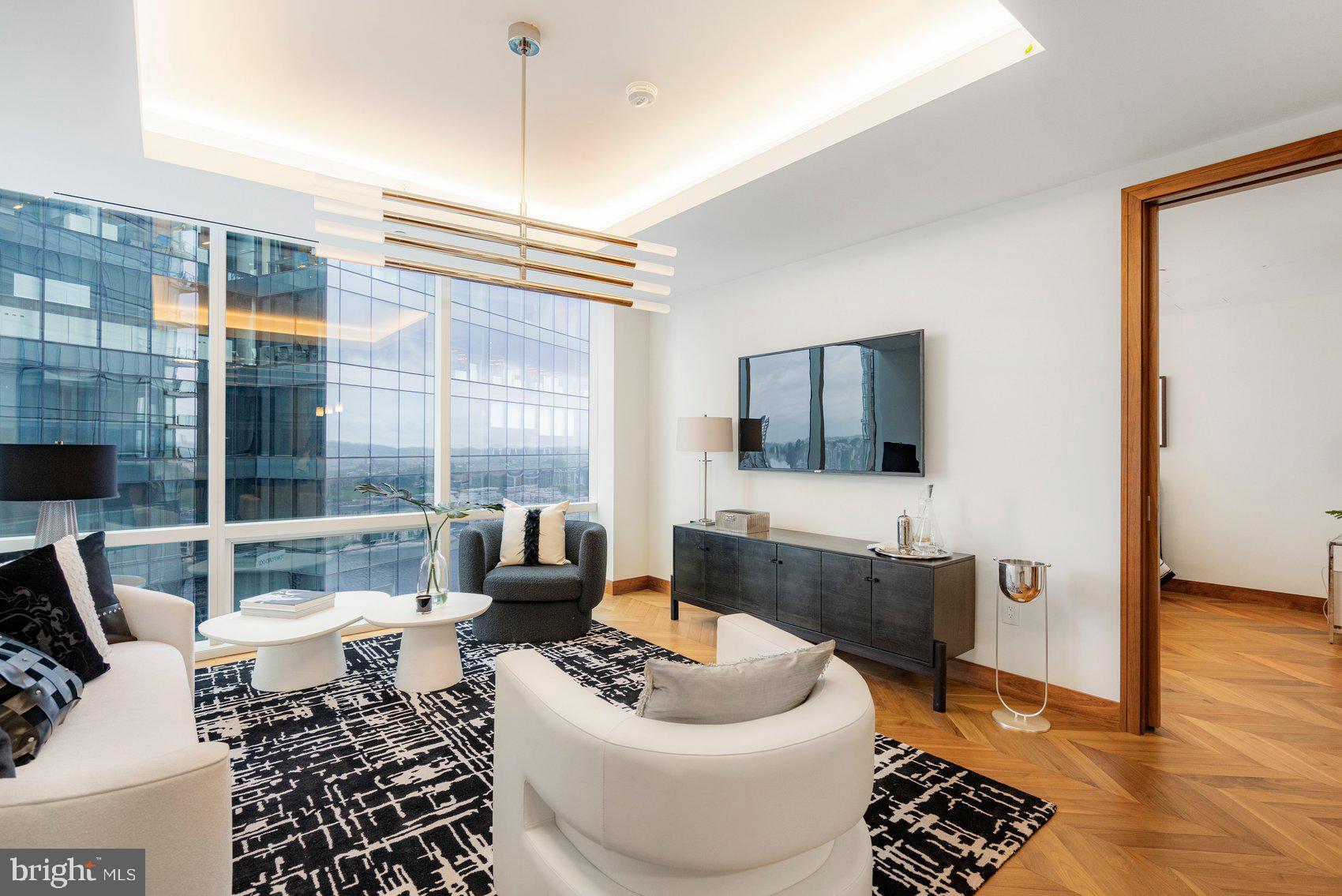 FOUR SEASONS PRIVATE RESIDENCES - Residential Lease