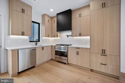 Townhouse For Sale - 761 S Cleveland Street<br/> PHILADELPHIA, PA 19146