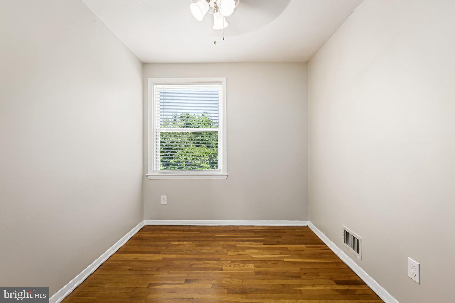 RIVERWOOD PARK - Residential Lease