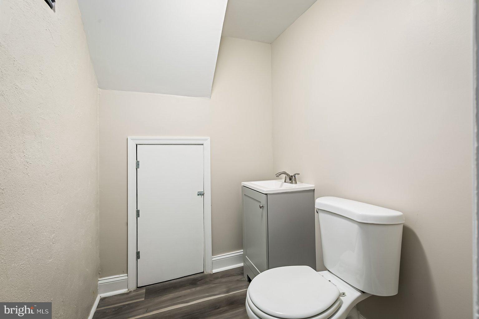 RIVERWOOD PARK - Residential Lease